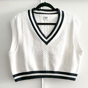 SUNDAY Best Cropped Sweater Vest